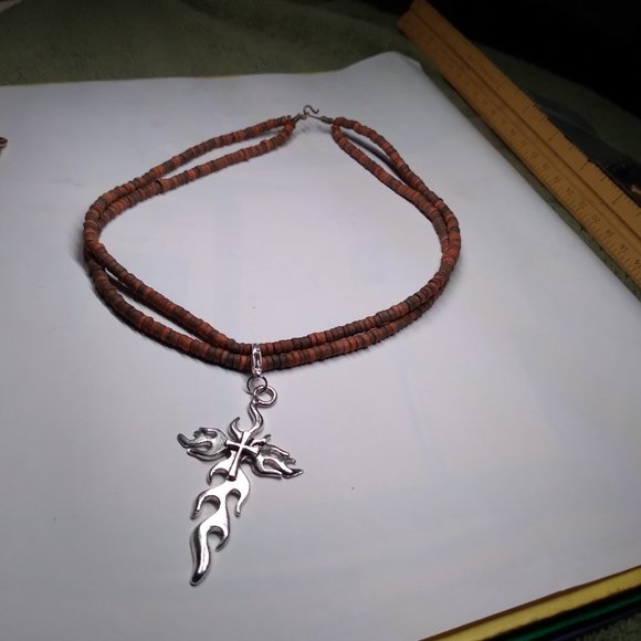 The silver tone cross and red puka shells 16 inch - Picture 6 of 7